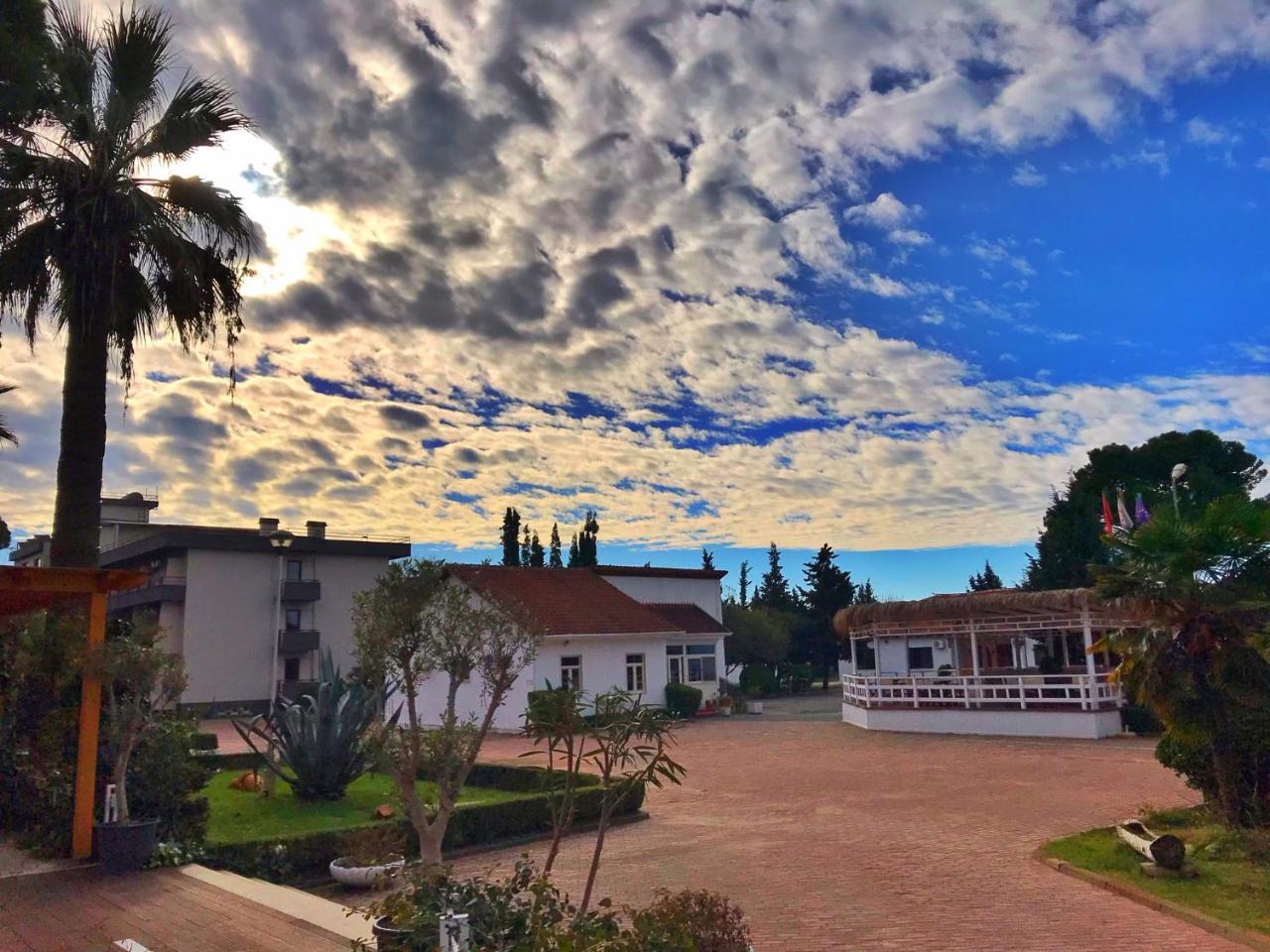 Tropikal Bungalows Durrës Exterior foto